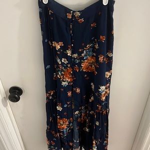 Maxi skirt with buttons down front with slit and side zipper